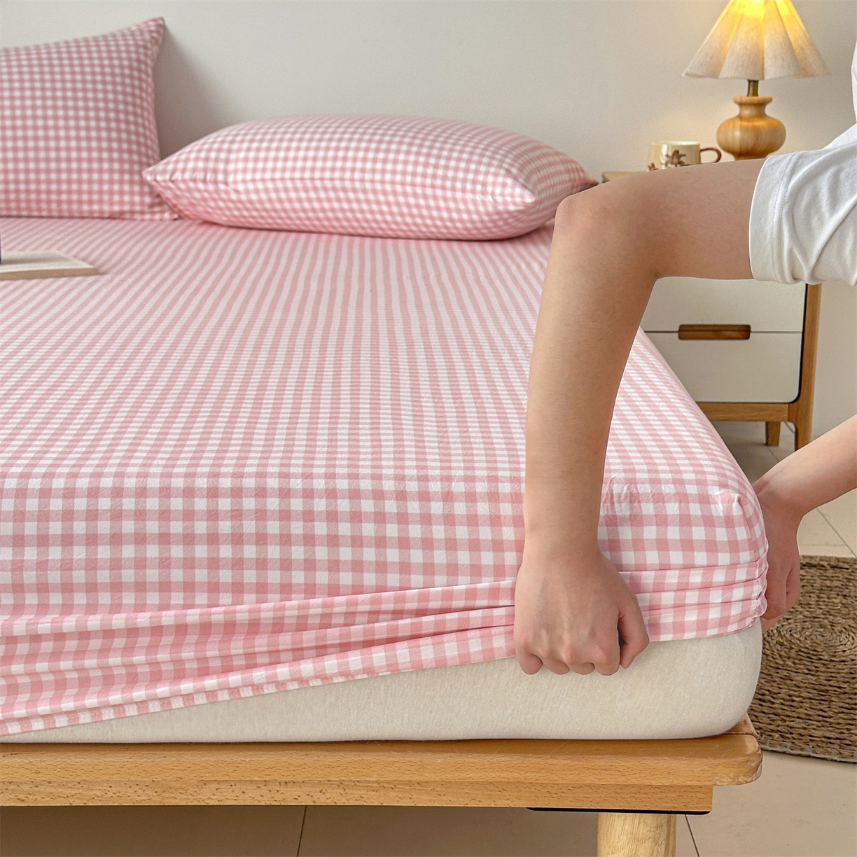 91家纺网 家纺一手货源 找家纺 盛秋家纺 2025新款A类水洗棉格子印花床笠单品床笠单件单床笠 粉小格