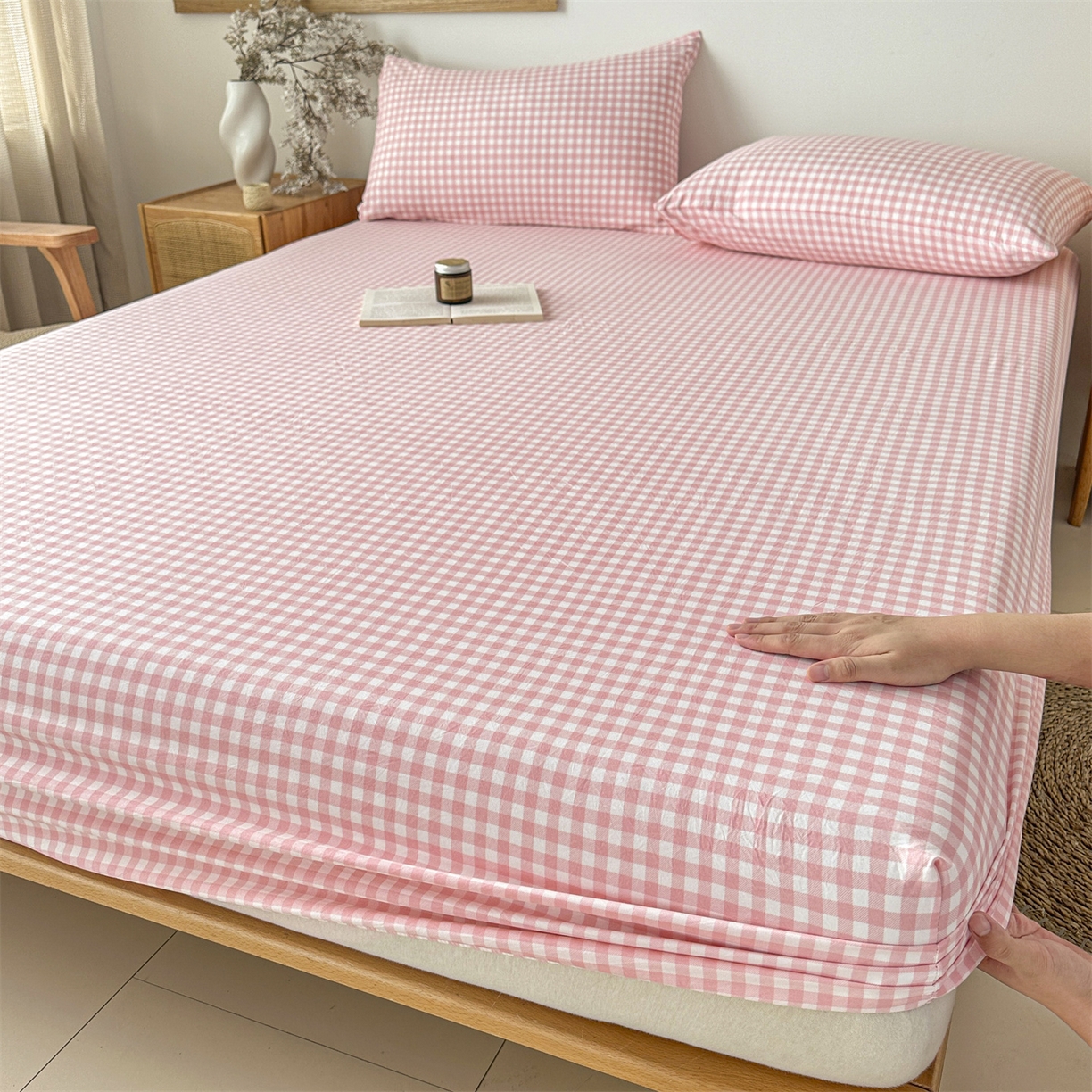 91家纺网 家纺一手货源 找家纺 盛秋家纺 2025新款A类水洗棉格子印花床笠单品床笠单件单床笠 粉小格