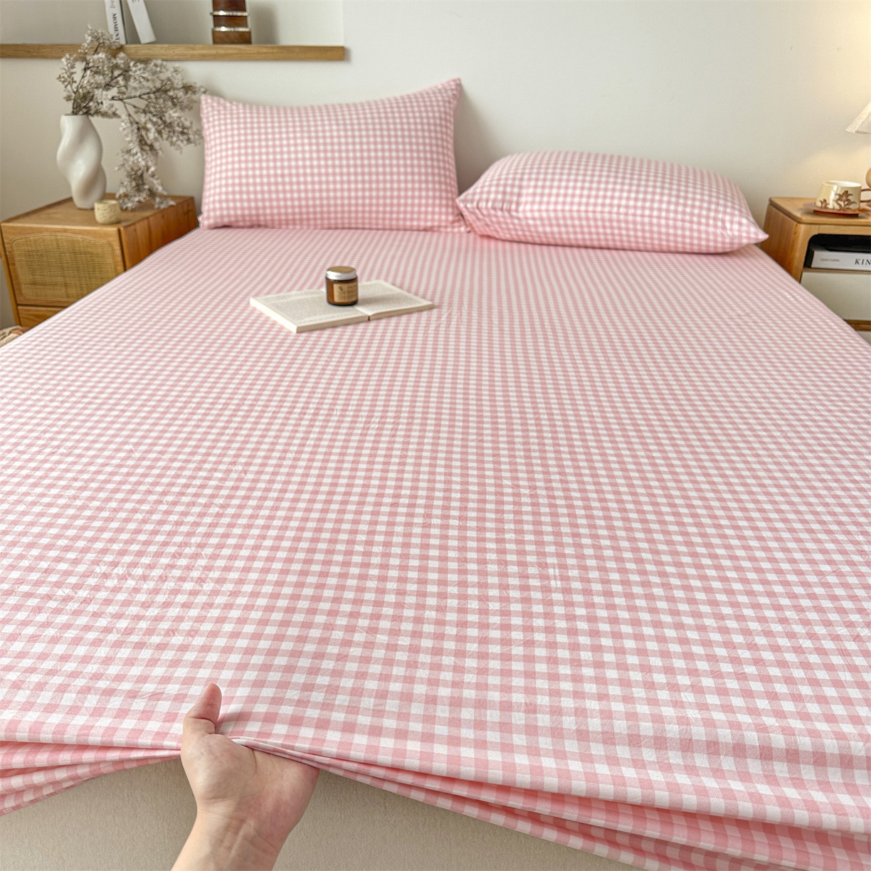 91家纺网 家纺一手货源 找家纺 盛秋家纺 2025新款A类水洗棉格子印花床笠单品床笠单件单床笠 粉小格