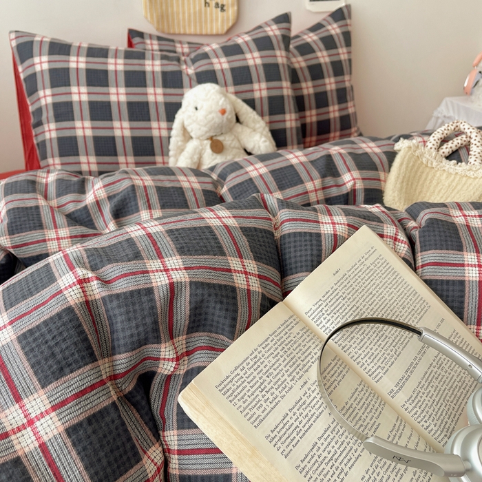 91家纺网 家纺一手货源 找家纺 贝扬思家纺 2025新款云感双层纱印花四件套 幻夜