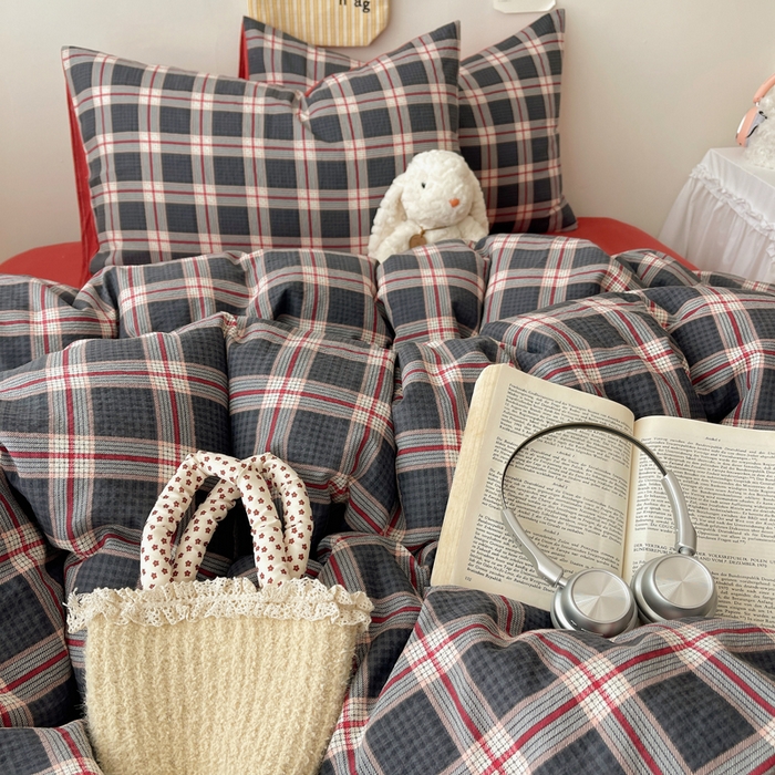 91家纺网 家纺一手货源 找家纺 贝扬思家纺 2025新款云感双层纱印花四件套 幻夜