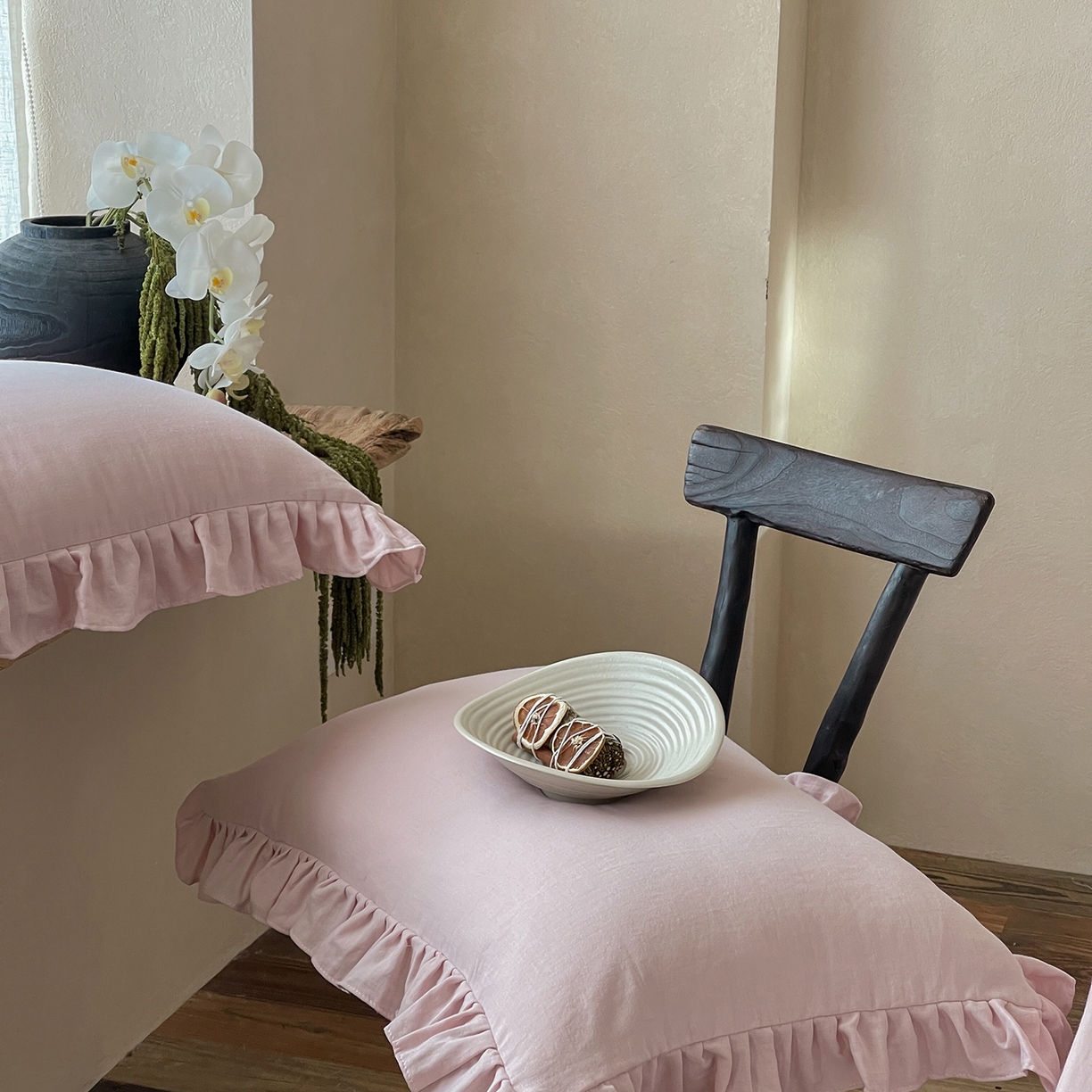 91家纺网 家纺一手货源 找家纺 三味舒屋 2025新款花边美学全棉双层纱单品单枕套 粉茶花