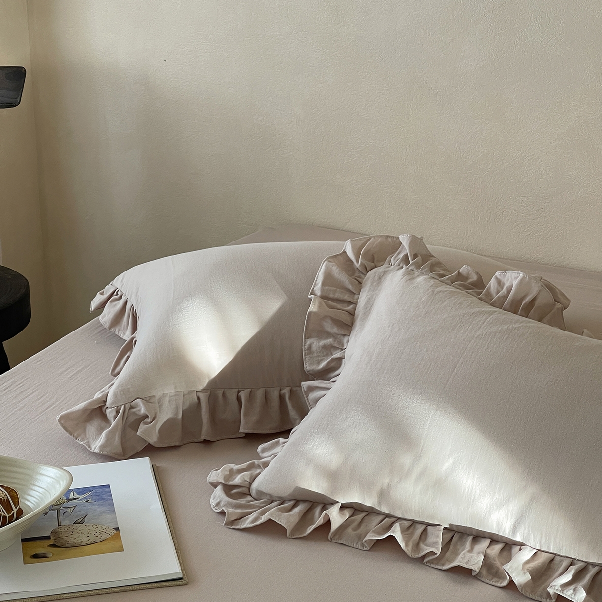 91家纺网 家纺一手货源 找家纺 三味舒屋 2025新款花边美学全棉双层纱单品单枕套 复古棕