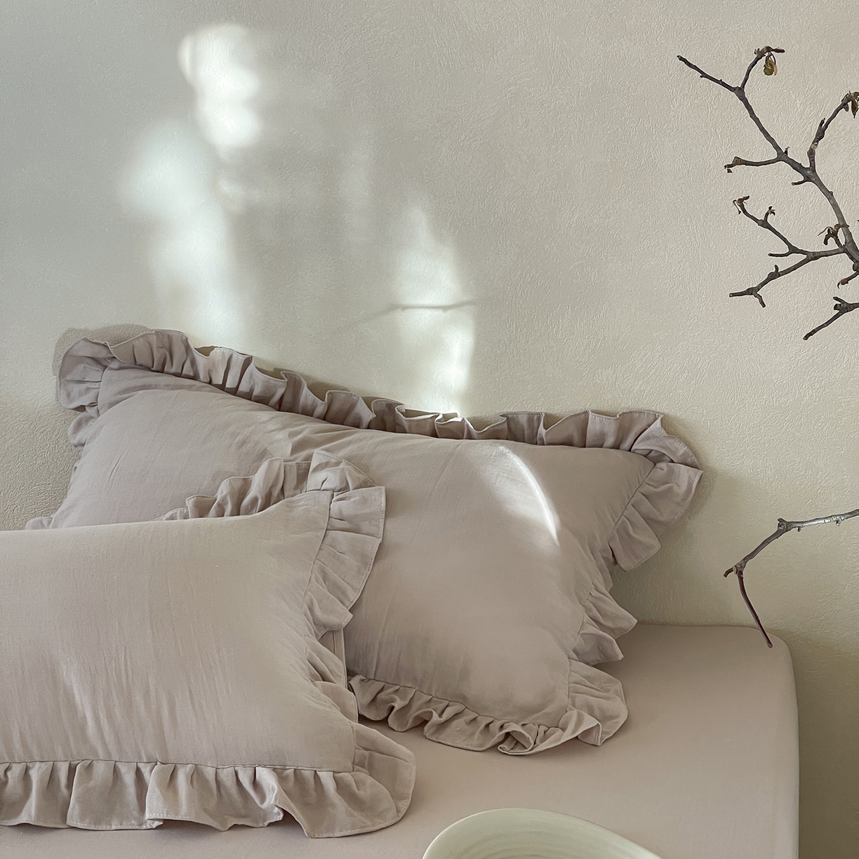 91家纺网 家纺一手货源 找家纺 三味舒屋 2025新款花边美学全棉双层纱单品单枕套 复古棕