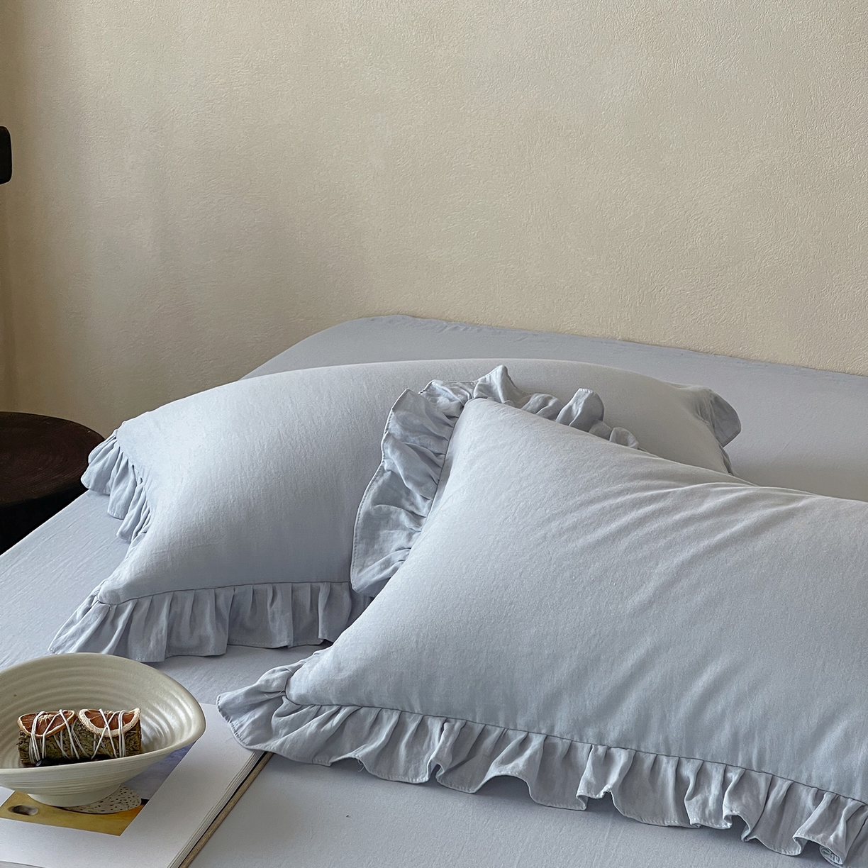 91家纺网 家纺一手货源 找家纺 三味舒屋 2025新款花边美学全棉双层纱单品单枕套 海岛迷雾