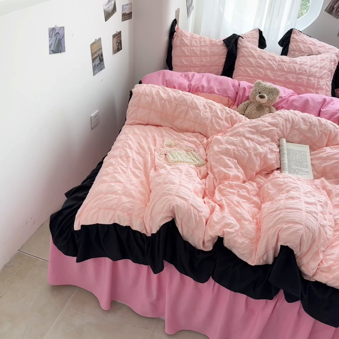 91家纺网 家纺一手货源 找家纺 优卡迪家纺馆 2025新款亲肤舒适A类法式泡泡纱花边款四件套 奶油蜜桃