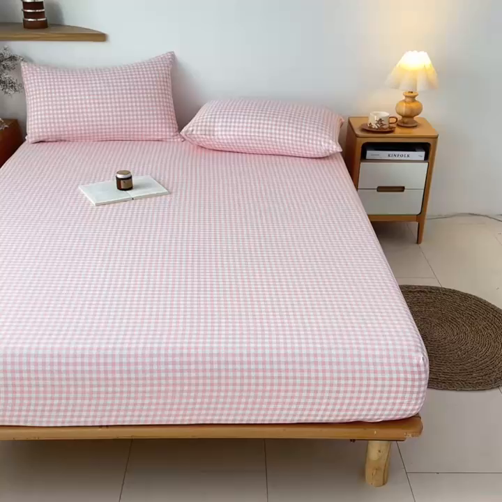 91家纺网 家纺一手货源 找家纺 盛秋家纺 2025新款A类水洗棉格子印花床笠单品床笠单件单床笠 粉小格