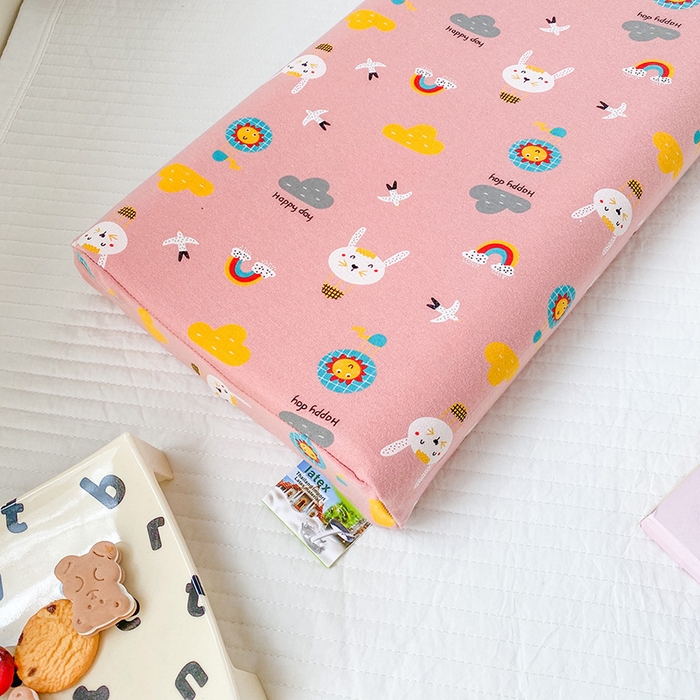 91家纺网 家纺一手货源 找家纺 美丽折家纺 2025新款A类全棉儿童乳胶枕枕头枕芯 彩虹小兔 30x50cm/只（乳胶枕芯+外套+内套）