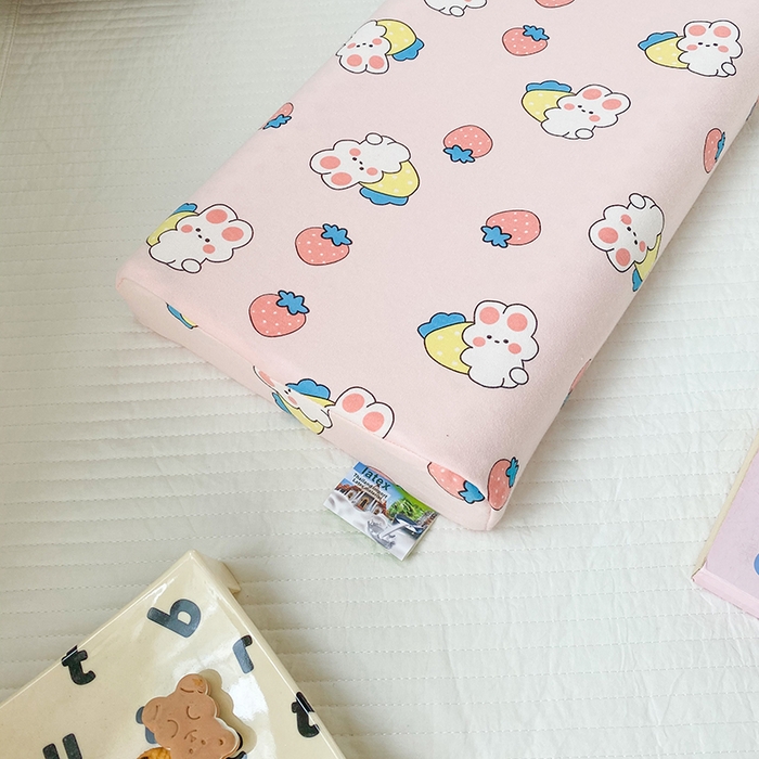 91家纺网 家纺一手货源 找家纺 美丽折家纺 2025新款A类全棉儿童乳胶枕枕头枕芯 草莓兔 30x50cm/只（乳胶枕芯+外套+内套）