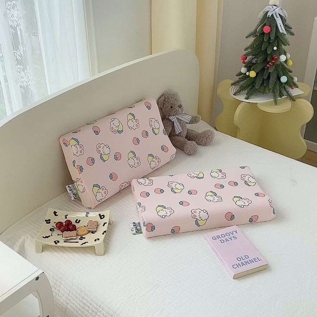 91家纺网 家纺一手货源 找家纺 美丽折家纺 2025新款A类全棉儿童乳胶枕枕头枕芯 草莓兔 30x50cm/只（乳胶枕芯+外套+内套）