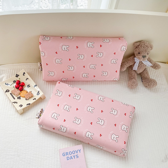 91家纺网 家纺一手货源 找家纺 美丽折家纺 2025新款A类全棉儿童乳胶枕枕头枕芯 樱桃兔粉 30x50cm/只（乳胶枕芯+外套+内套）