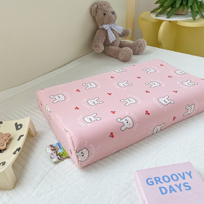 91家纺网 家纺一手货源 找家纺 美丽折家纺 2025新款A类全棉儿童乳胶枕枕头枕芯 樱桃兔粉 30x50cm/只（乳胶枕芯+外套+内套）