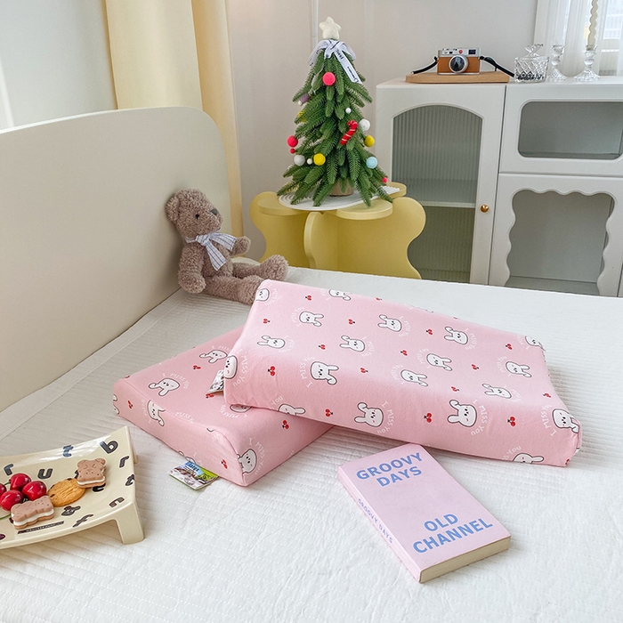 91家纺网 家纺一手货源 找家纺 美丽折家纺 2025新款A类全棉儿童乳胶枕枕头枕芯 樱桃兔粉 30x50cm/只（乳胶枕芯+外套+内套）