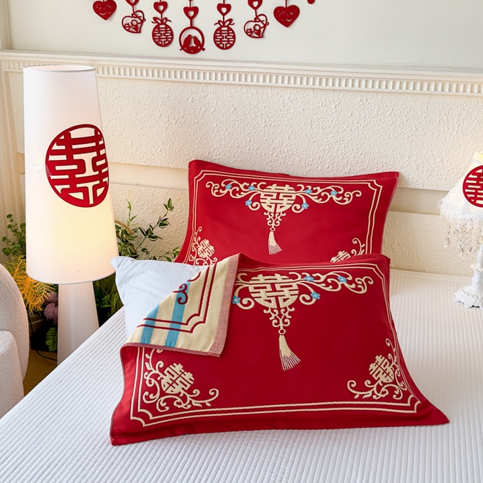 91家纺网 家纺一手货源 找家纺 悦然毛巾被 2025新款悦然三层大红枕巾婚庆三层全棉纯棉纱布枕巾 吉红如意 52x78cm枕巾一对