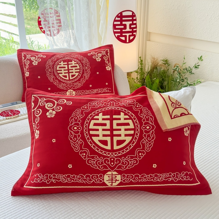 91家纺网 家纺一手货源 找家纺 悦然毛巾被 2025新款悦然三层大红枕巾婚庆三层全棉纯棉纱布枕巾 红妆喜事 52x78cm枕巾一对