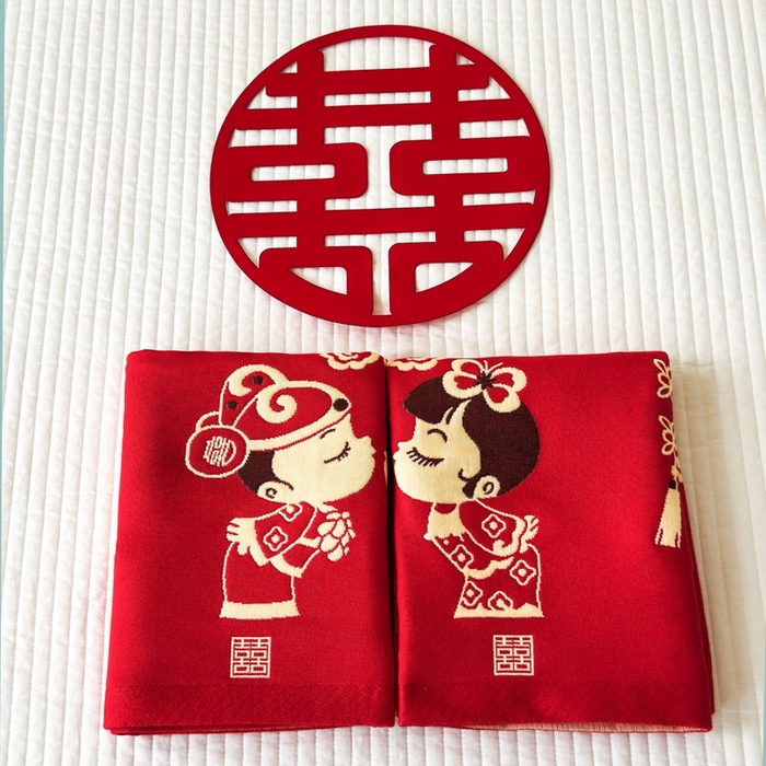 91家纺网 家纺一手货源 找家纺 悦然毛巾被 2025新款悦然三层大红枕巾婚庆三层全棉纯棉纱布枕巾 相亲相爱 52x78cm枕巾一只