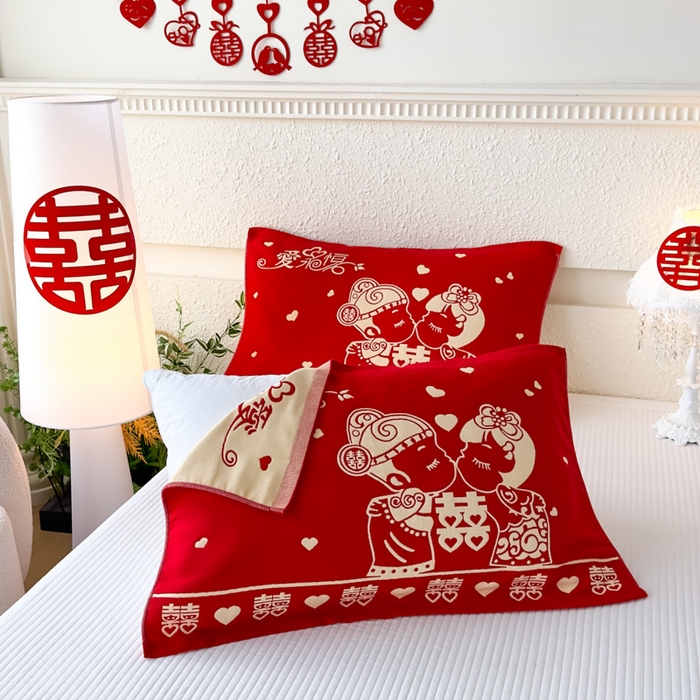 91家纺网 家纺一手货源 找家纺 悦然毛巾被 2025新款悦然三层大红枕巾婚庆三层全棉纯棉纱布枕巾 爱永恒 52x78cm枕巾一只