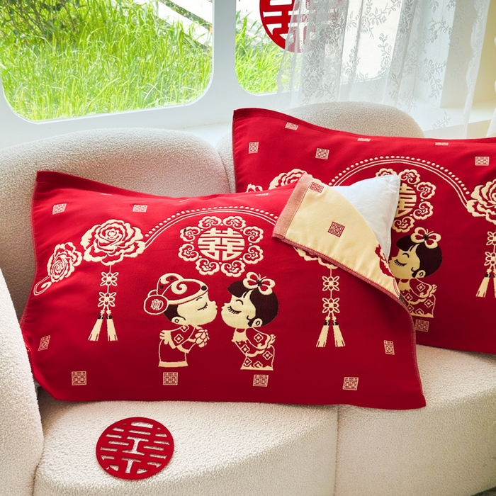 91家纺网 家纺一手货源 找家纺 悦然毛巾被 2025新款悦然三层大红枕巾婚庆三层全棉纯棉纱布枕巾 相亲相爱 52x78cm枕巾一对