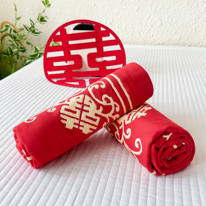 91家纺网 家纺一手货源 找家纺 悦然毛巾被 2025新款悦然三层大红枕巾婚庆三层全棉纯棉纱布枕巾 吉红如意 52x78cm枕巾一对