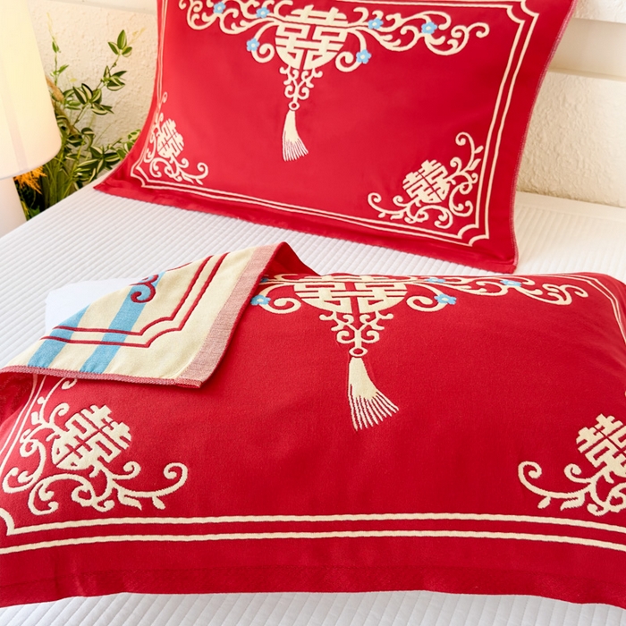 91家纺网 家纺一手货源 找家纺 悦然毛巾被 2025新款悦然三层大红枕巾婚庆三层全棉纯棉纱布枕巾 吉红如意 52x78cm枕巾一只