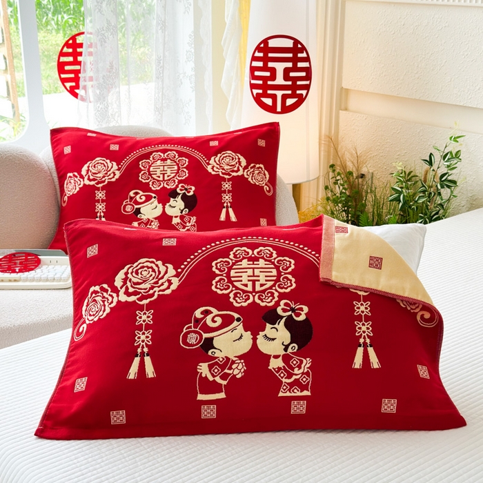 91家纺网 家纺一手货源 找家纺 悦然毛巾被 2025新款悦然三层大红枕巾婚庆三层全棉纯棉纱布枕巾 相亲相爱 52x78cm枕巾一对