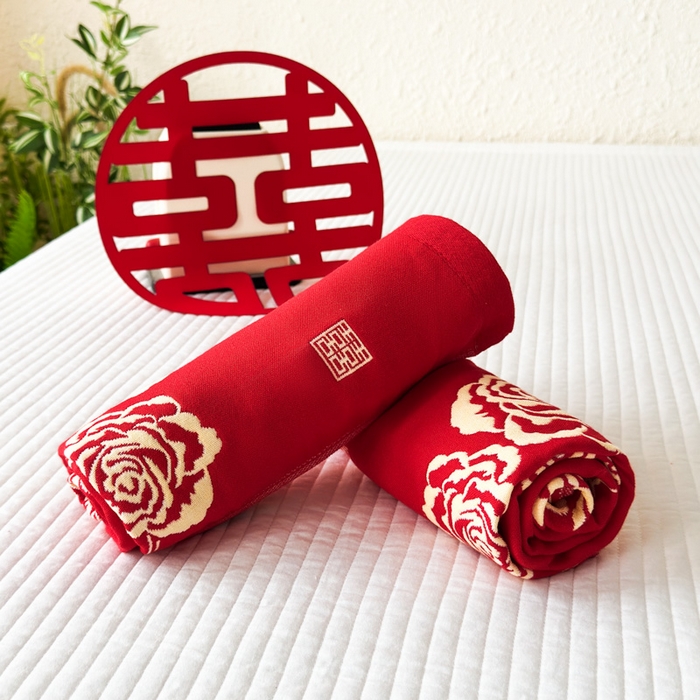 91家纺网 家纺一手货源 找家纺 悦然毛巾被 2025新款悦然三层大红枕巾婚庆三层全棉纯棉纱布枕巾 相亲相爱 52x78cm枕巾一对