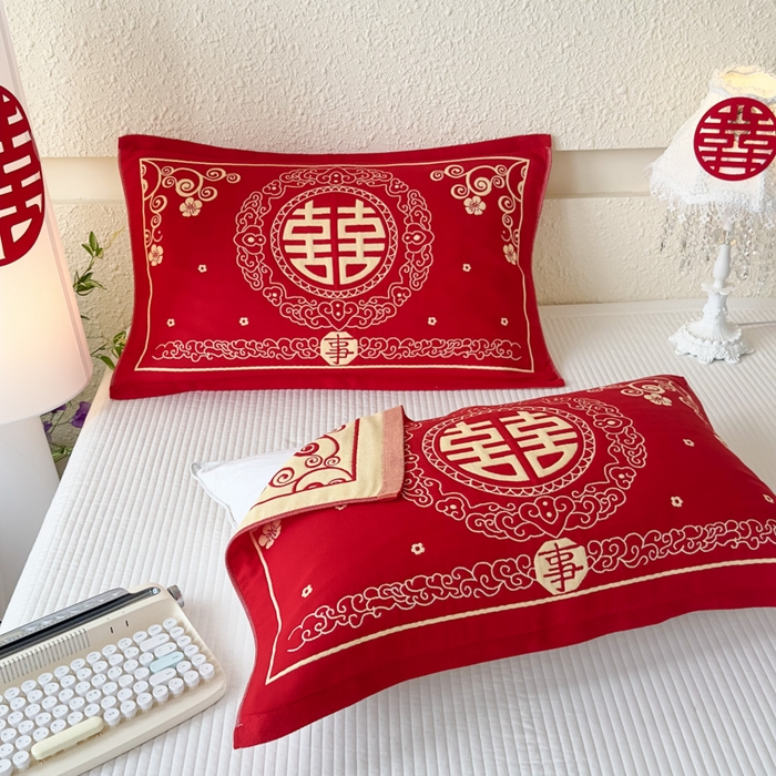 91家纺网 家纺一手货源 找家纺 悦然毛巾被 2025新款悦然三层大红枕巾婚庆三层全棉纯棉纱布枕巾 红妆喜事 52x78cm枕巾一对