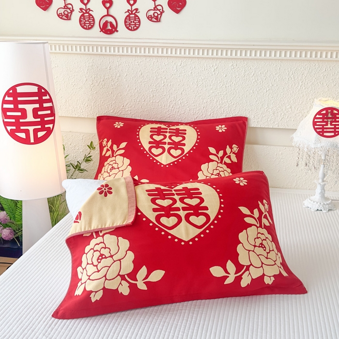 91家纺网 家纺一手货源 找家纺 悦然毛巾被 2025新款悦然三层大红枕巾婚庆三层全棉纯棉纱布枕巾 爱心玫瑰 52x78cm枕巾一只