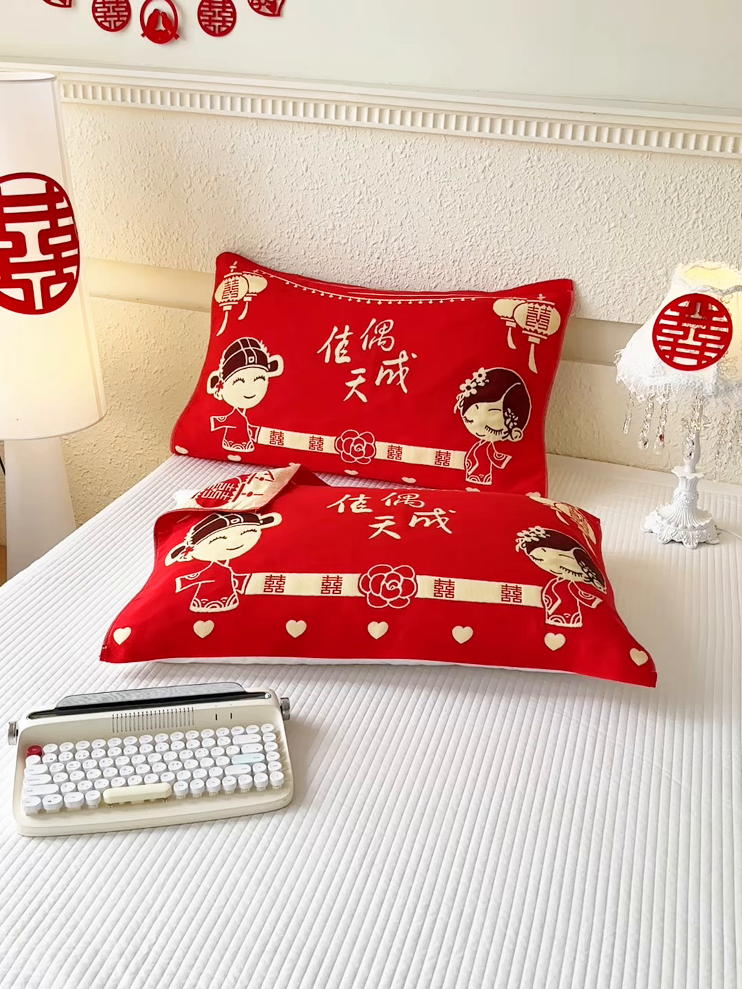 91家纺网 家纺一手货源 找家纺 悦然毛巾被 2025新款悦然三层大红枕巾婚庆三层全棉纯棉纱布枕巾 佳偶天成 52x78cm枕巾一只