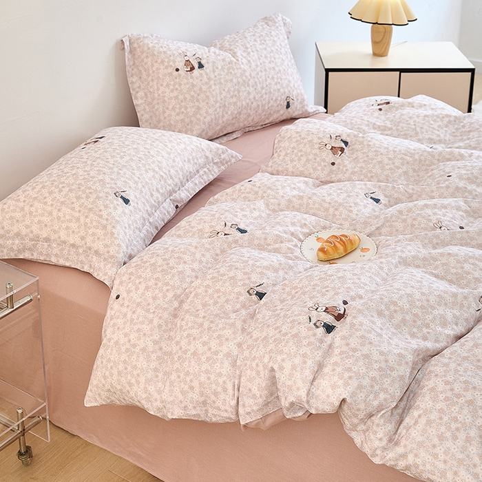 91家纺网 家纺一手货源 找家纺 2025新款全棉双层纱印花四件套（第二批）兔兔日记