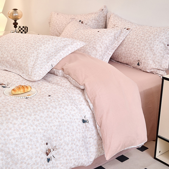 91家纺网 家纺一手货源 找家纺 2025新款全棉双层纱印花四件套（第二批）兔兔日记