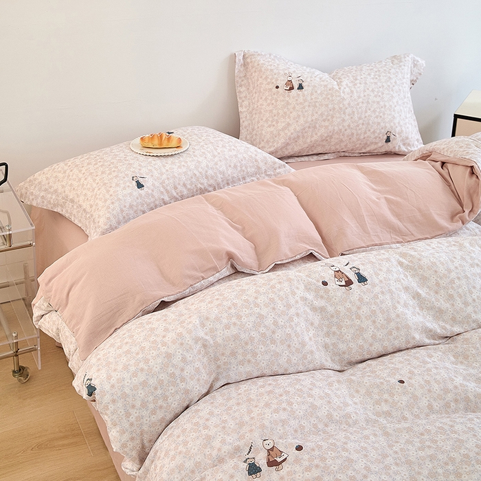 91家纺网 家纺一手货源 找家纺 2025新款全棉双层纱印花四件套（第二批）兔兔日记