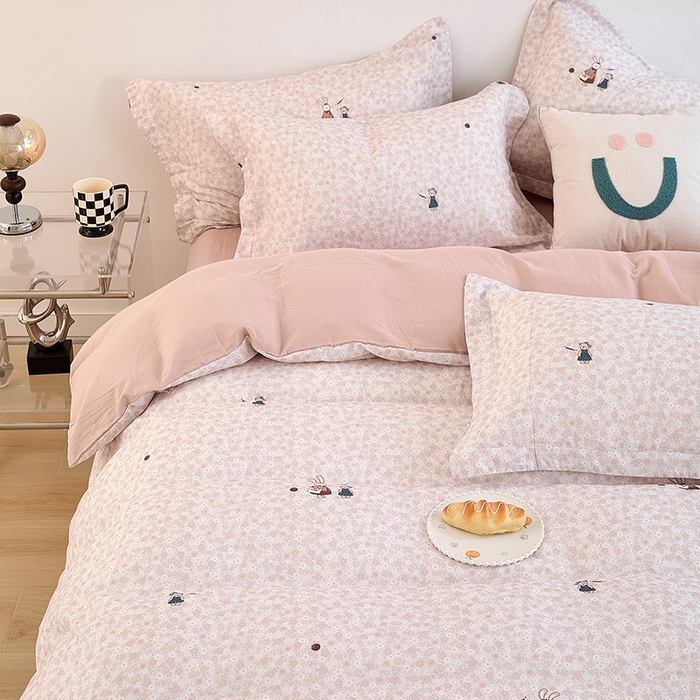 91家纺网 家纺一手货源 找家纺 2025新款全棉双层纱印花四件套（第二批）兔兔日记