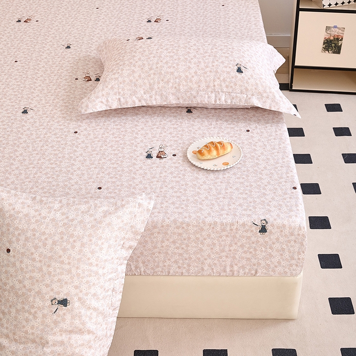 91家纺网 家纺一手货源 找家纺 锦罗绣 2025新款全棉双层纱印花系列单床笠 兔兔日记