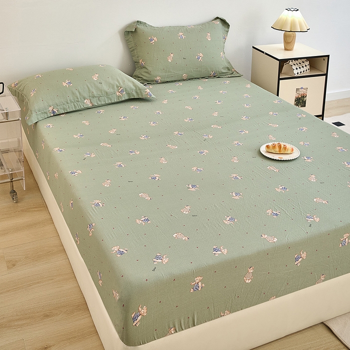 91家纺网 家纺一手货源 找家纺 锦罗绣 2025新款全棉双层纱印花系列单床笠 爱乐熊