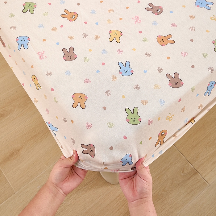 91家纺网 家纺一手货源 找家纺 锦罗绣 2025新款全棉双层纱印花系列单床笠 小兔园