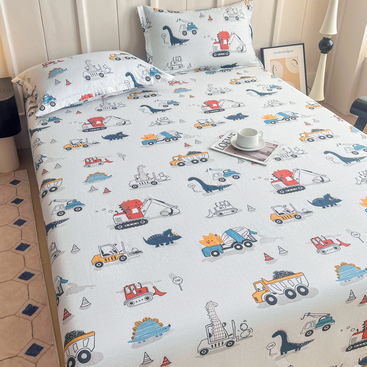 91家纺网 家纺一手货源 找家纺 金盛纺 2025新款13372全棉印花单品床单 顽皮恐龙