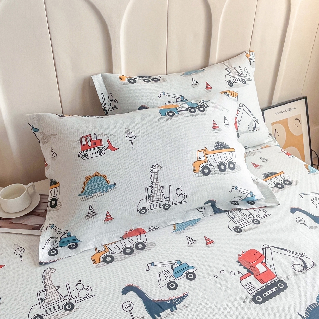 91家纺网 家纺一手货源 找家纺 金盛纺 2025新款13372全棉印花单品床单 顽皮恐龙