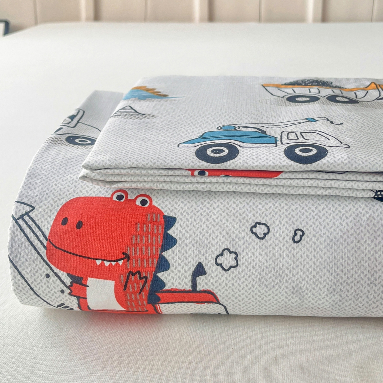 91家纺网 家纺一手货源 找家纺 金盛纺 2025新款13372全棉印花单品床单 顽皮恐龙