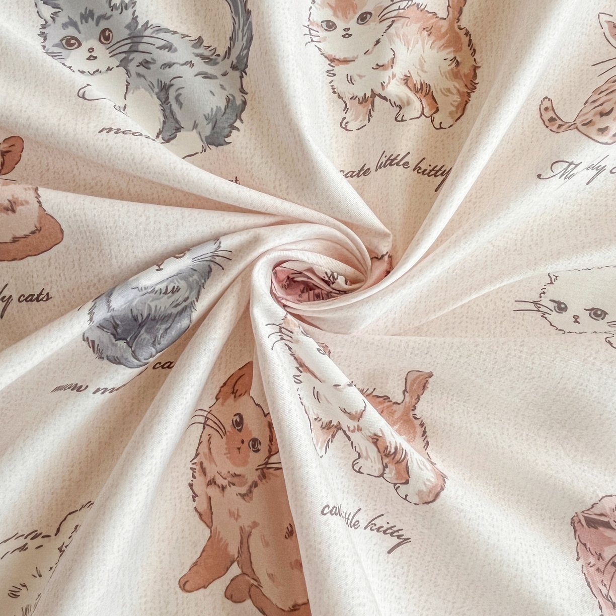 91家纺网 家纺一手货源 找家纺 金盛纺 2025新款13372全棉印花单品床单 治愈猫