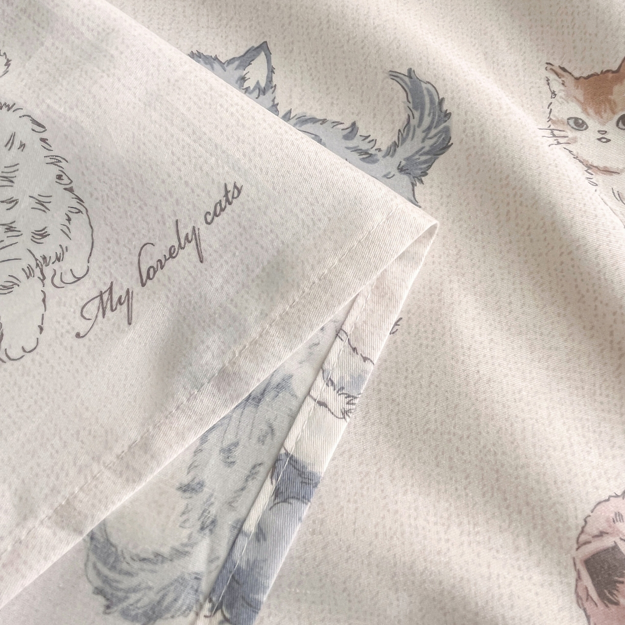 91家纺网 家纺一手货源 找家纺 金盛纺 2025新款13372全棉印花单品床单 治愈猫