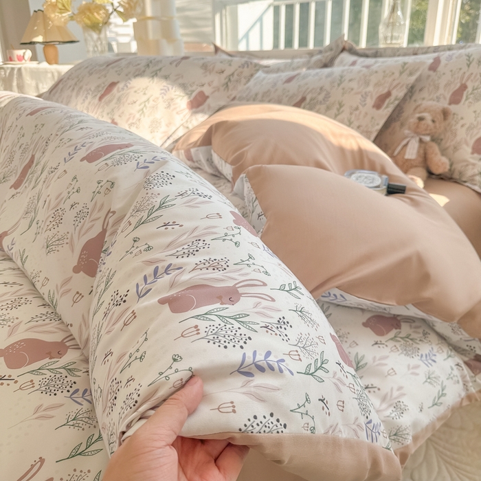 91家纺网 家纺一手货源 找家纺 爱彼家纺 2025新款加厚法式印花四件套 法式萌兔花园