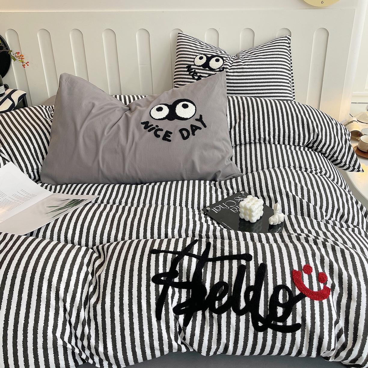 91家纺网 家纺一手货源 找家纺 炫拼家纺 2025新款全棉磨毛ins风毛巾绣纯棉四件套-hello系列 hello-弥野