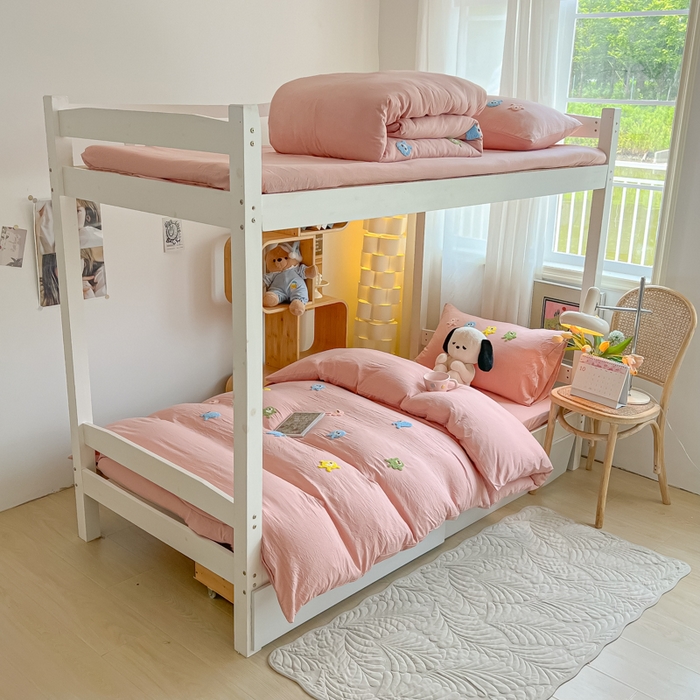 91家纺网 家纺一手货源 找家纺 爱彼家纺 2025新款超柔水洗棉怪兽毛巾绣学生宿舍三件套上下铺三件套 怪兽-雅粉