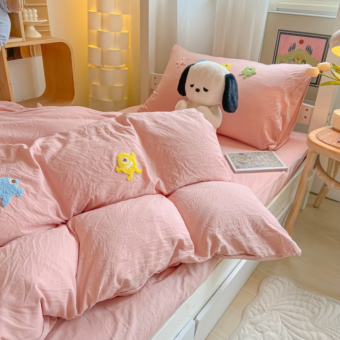 91家纺网 家纺一手货源 找家纺 爱彼家纺 2025新款超柔水洗棉怪兽毛巾绣学生宿舍三件套上下铺三件套 怪兽-雅粉