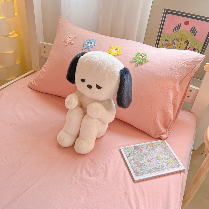 91家纺网 家纺一手货源 找家纺 爱彼家纺 2025新款超柔水洗棉怪兽毛巾绣学生宿舍三件套上下铺三件套 怪兽-雅粉