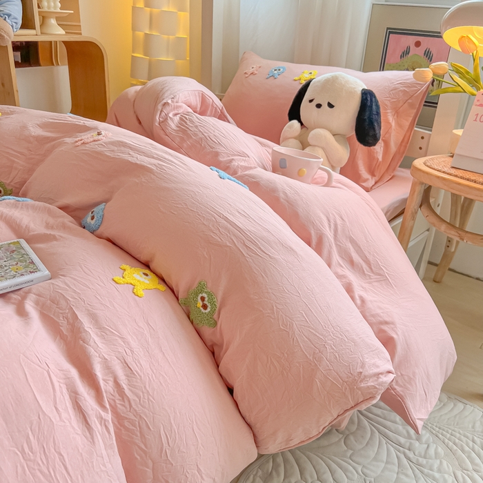 91家纺网 家纺一手货源 找家纺 爱彼家纺 2025新款超柔水洗棉怪兽毛巾绣学生宿舍三件套上下铺三件套 怪兽-雅粉