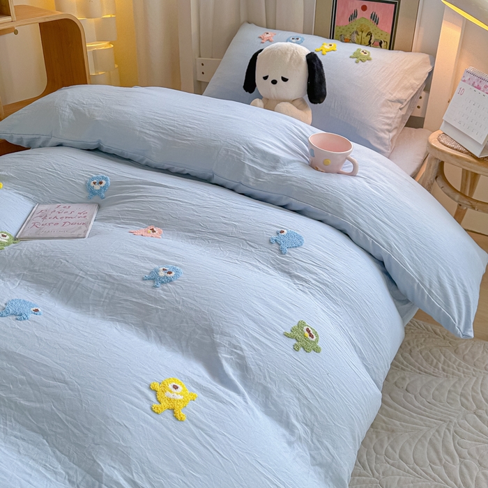 91家纺网 家纺一手货源 找家纺 爱彼家纺 2025新款超柔水洗棉怪兽毛巾绣学生宿舍三件套上下铺三件套 怪兽-天空兰