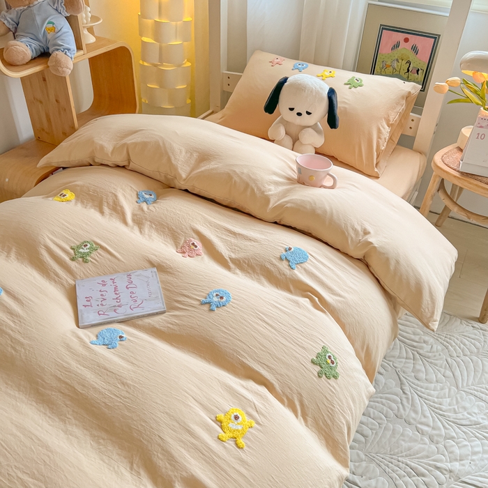 91家纺网 家纺一手货源 找家纺 爱彼家纺 2025新款超柔水洗棉怪兽毛巾绣学生宿舍三件套上下铺三件套 怪兽-奶咖