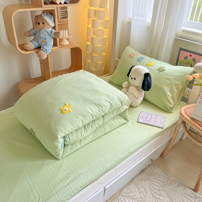 91家纺网 家纺一手货源 找家纺 爱彼家纺 2025新款超柔水洗棉怪兽毛巾绣学生宿舍三件套上下铺三件套 怪兽-果绿